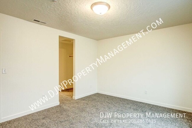 Building Photo - 3715 N Centrepoint Way