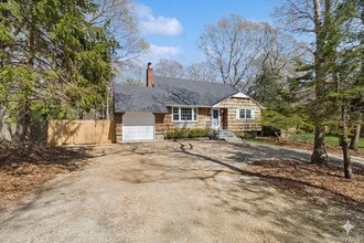 Building Photo - 135 Pembroke Dr
