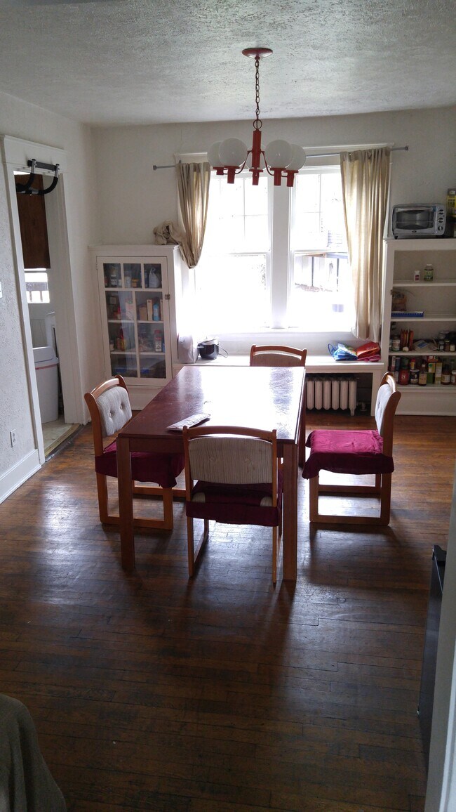 Comedor - 5512 Wilkins Ave