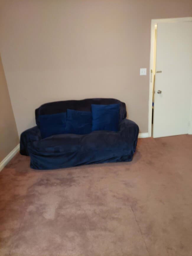 Photo du bâtiment - 1 Bedroom + 1 Bathroom Lower Level Unit