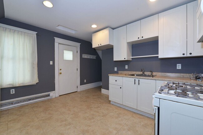 Building Photo - 2630 Grand St NE
