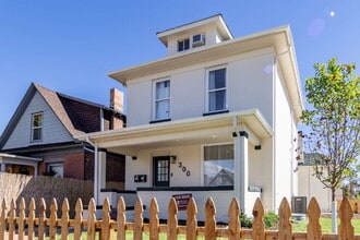 Building Photo - 300 N Inca St