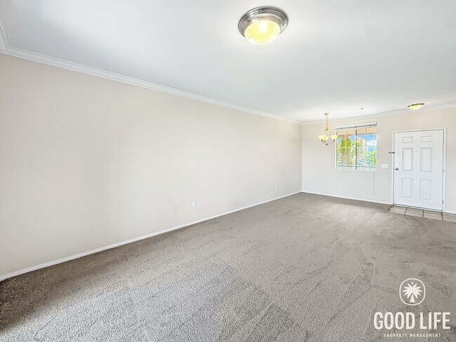 Foto del edificio - Bright 2BR/2BA Condo with Balcony, Garage & Resort-Style Amenities in Carmel Valley!