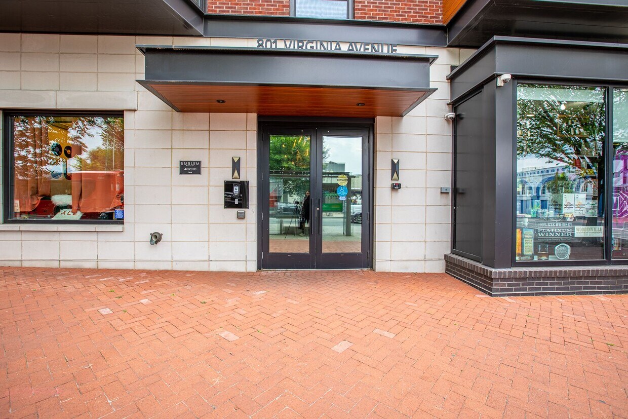 Primary Photo - Lavish 1 BR/1 BA Condo in Capitol Hill!