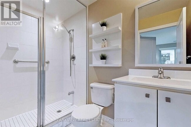 Building Photo - 2015 Sheppard Ave E