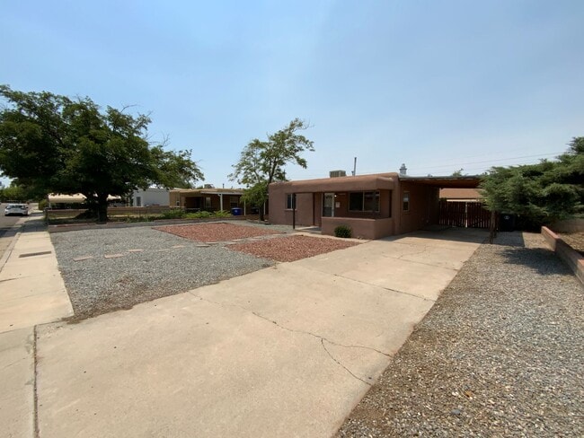Foto del edificio - 2 Bedroom Single Story Home Available Near...