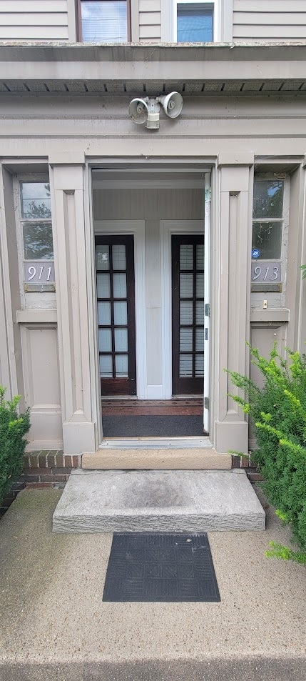 Building Photo - 913 Alter Rd