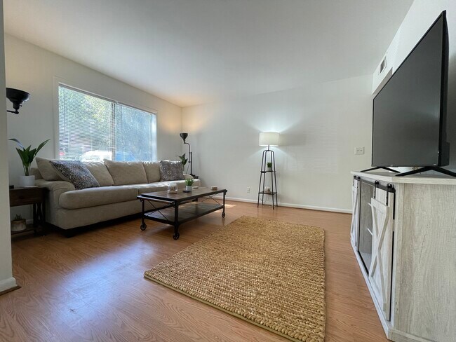 Foto del edificio - 4958 Edmondson Pike