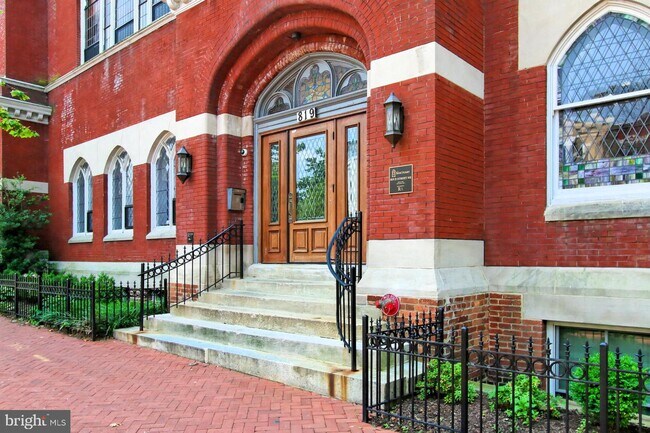 Foto del edificio - 819 D St NE