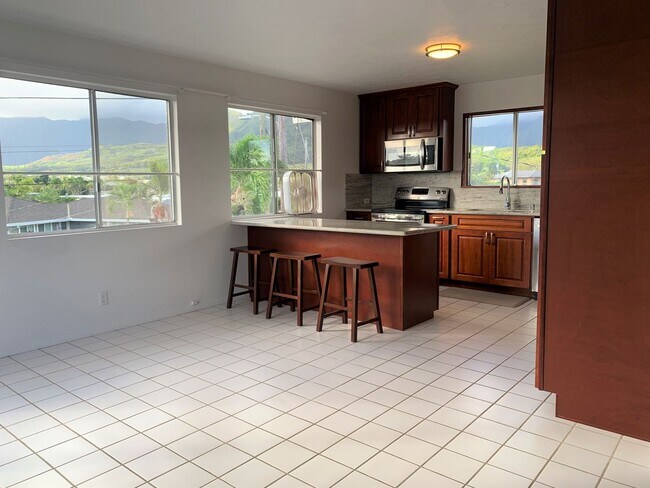 Building Photo - Spacious, Renovated 1 bedroom unit in Ench...