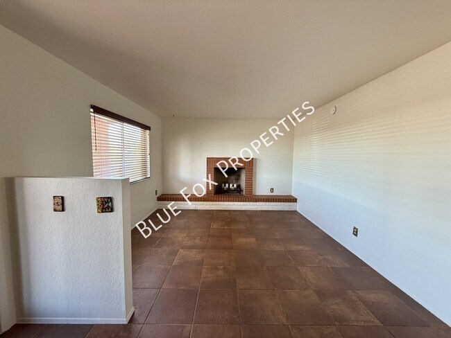 Building Photo - 7650 N Rasmussen Ave