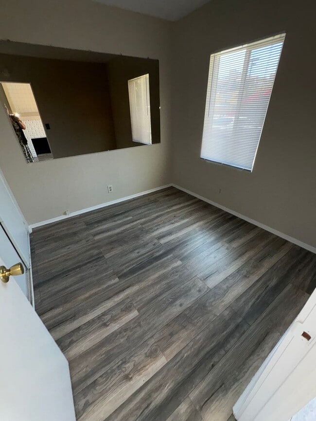 Foto del edificio - $1,895- ALL UTILITIES INCLUDED- BEAUTIFUL ...