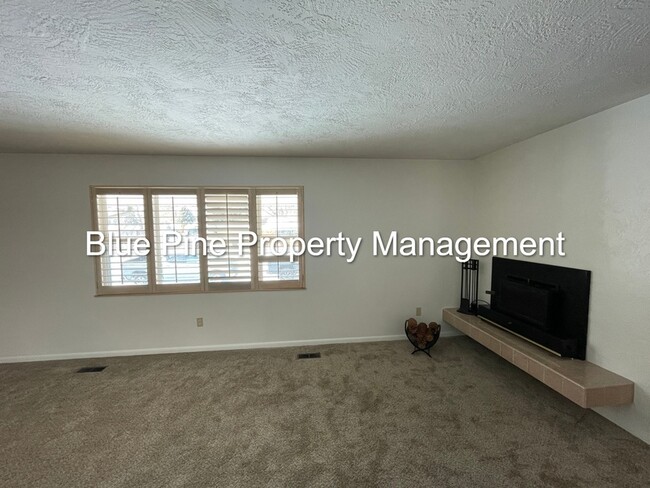 Building Photo - 715 S Fanning Ave