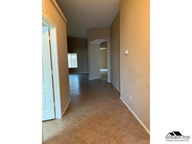Building Photo - 1222 W Descanso Canyon Dr