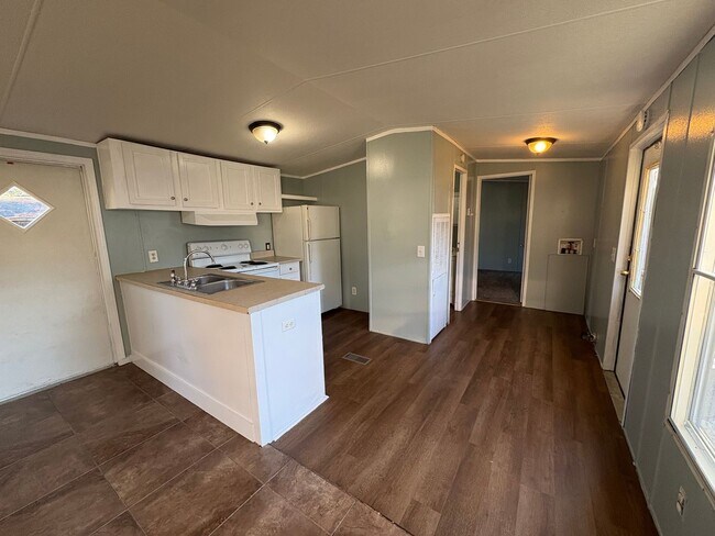 Foto del edificio - 2 Bedroom/ 1 Bathroom Mobile Home in Willo...