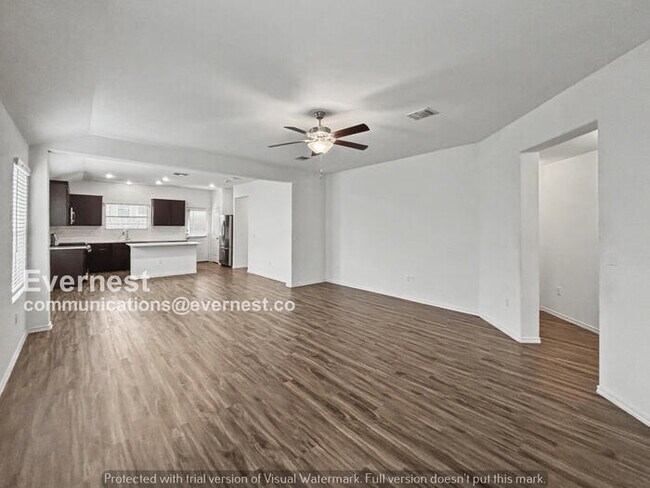 Foto del edificio - 4 Bed/2 Bath Home with Garage / Pet-Friendly / Available Now!