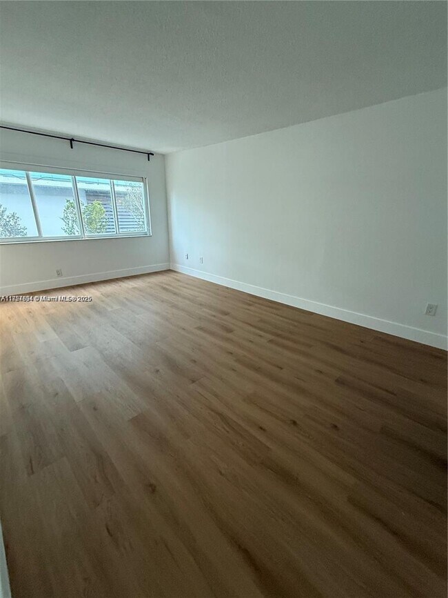 Foto del edificio - 9971 W Bay Harbor Dr