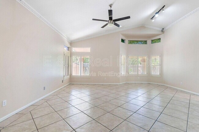 Building Photo - 7421 S Kachina Dr
