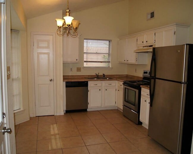 Building Photo - 17118 Amber Ridge Dr