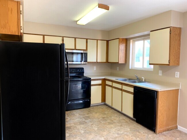 Building Photo - 1700 Erin Ct