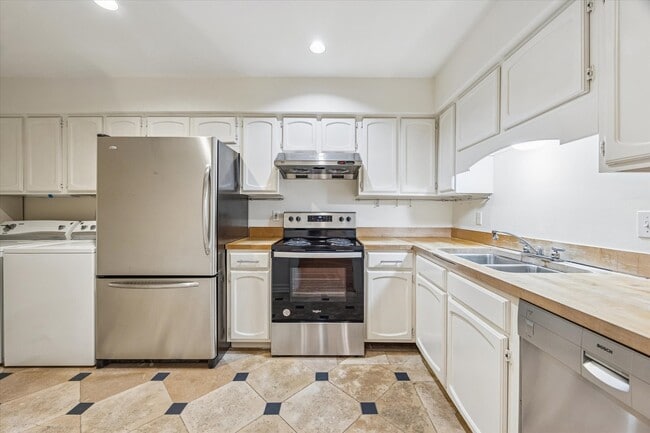 Building Photo - 453 N Post Oak Ln