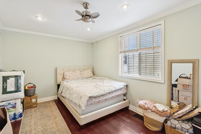Foto del edificio - 1532 N Greenview Ave