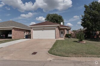 Building Photo - 7108 Park Creek Cir W