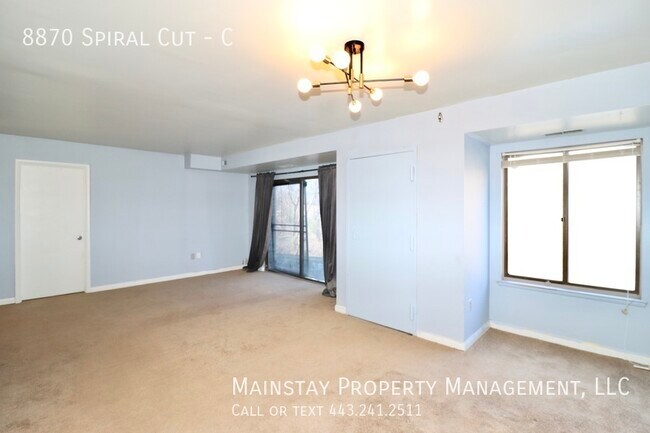 Building Photo - 1 Bedroom Spacious Condo with Large Walk I...