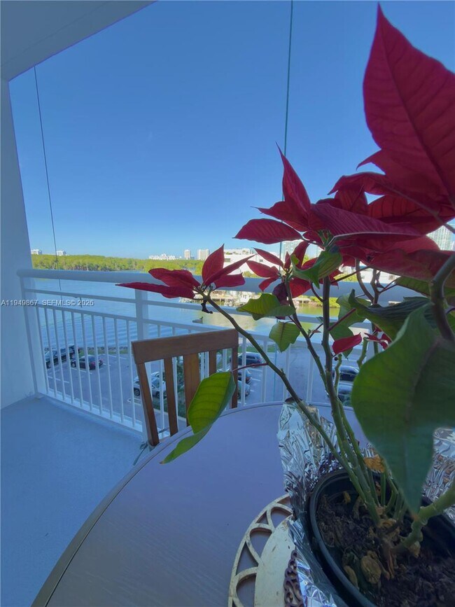 Foto del edificio - 400 Kings Point Dr