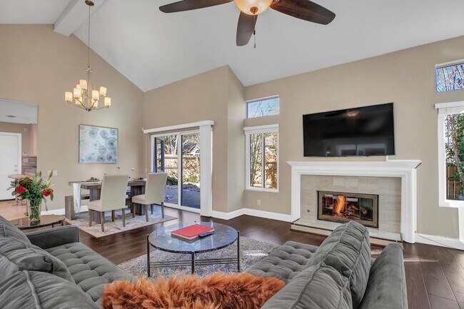 Foto del edificio - 5915 Smoke Glass Trail