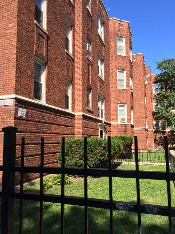 Foto principal - 5033 N Harding Ave