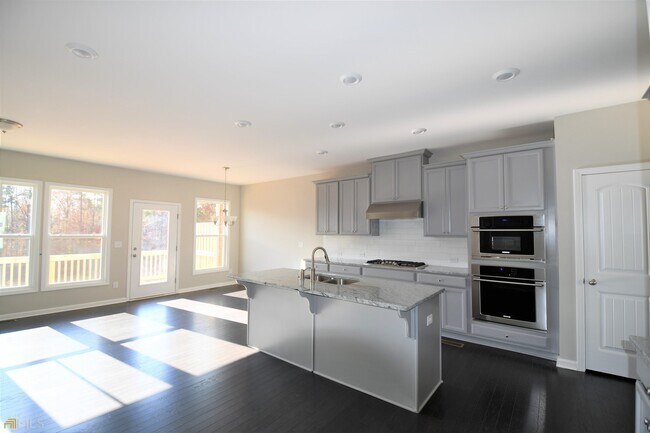 Building Photo - 500 Sunset Park Dr