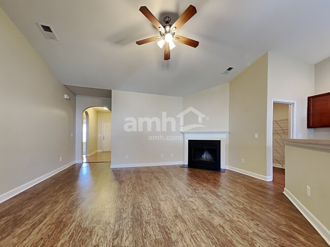 Building Photo - 321 Harriswood Lane
