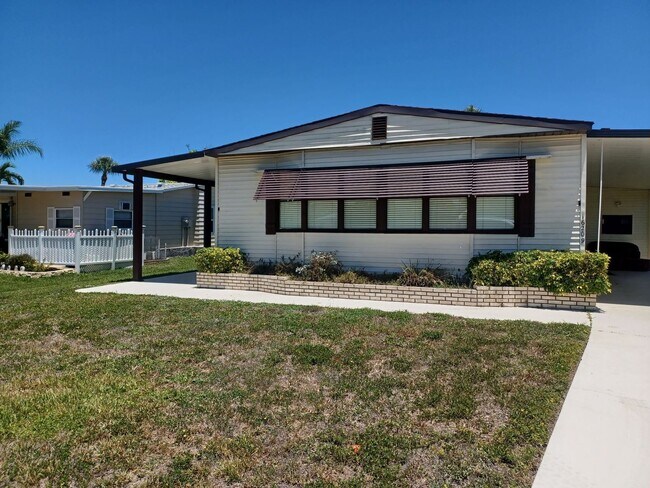 Foto del edificio - 55 + Community Turn Key 2 Bedroom / 2 Bathroom Home in a Private Gated Community Furnisher Negoti...