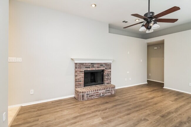 Foto del edificio - 13911 Creek Crossing Dr