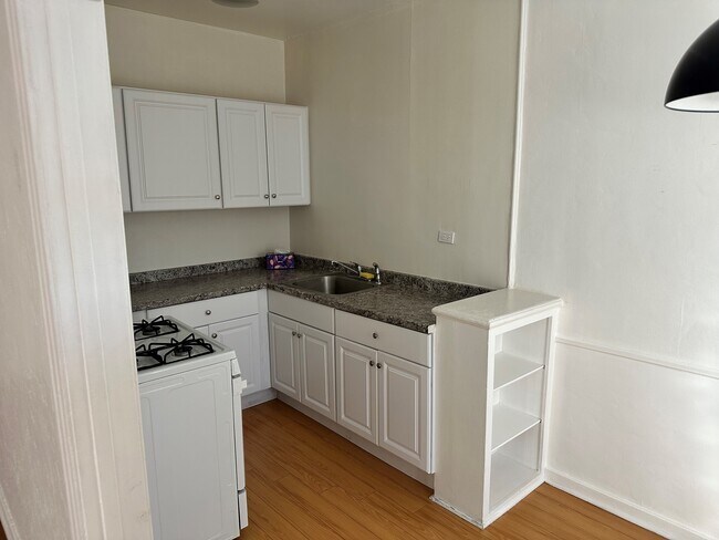 Building Photo - 315 N Sierra Bonita Ave