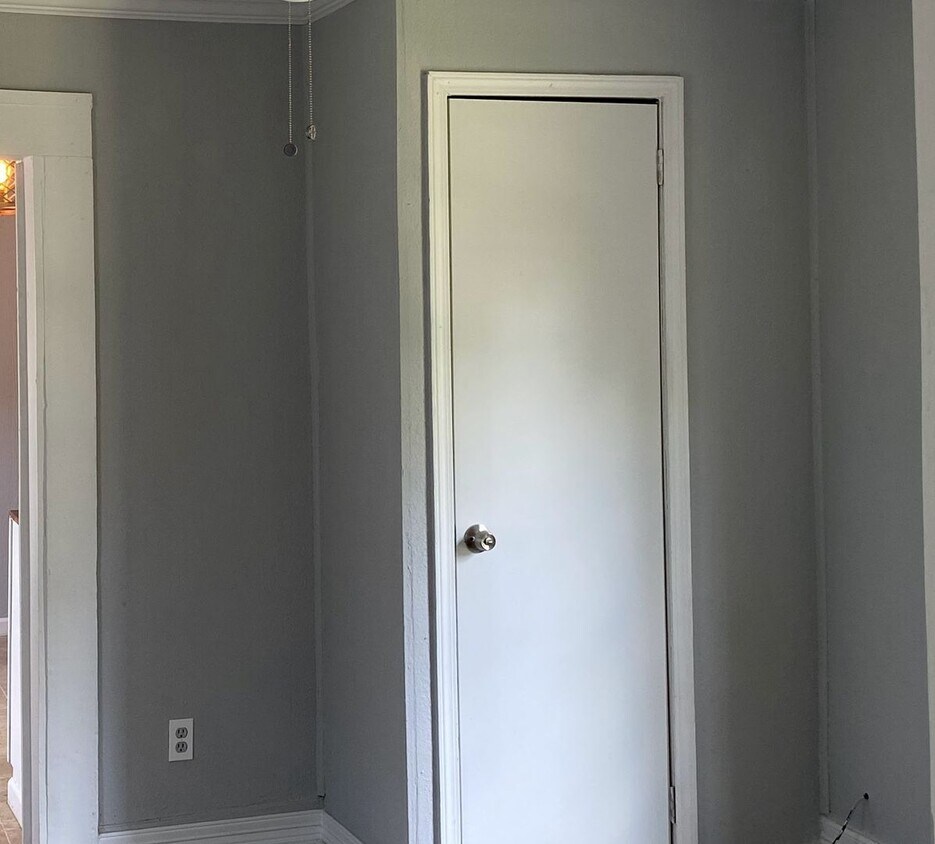 Building Photo - 1/2 off 1st Month's Rent   With Approved A...