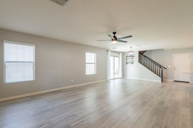 Building Photo - 1057 S Deerfield Ln
