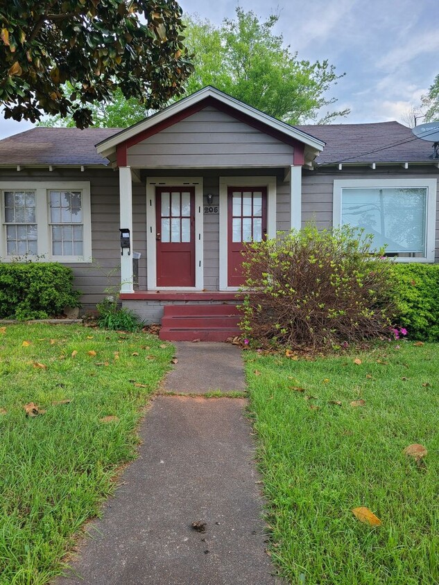 Primary Photo - Quaint 2 bedroom and 1 bathroom ready for ...