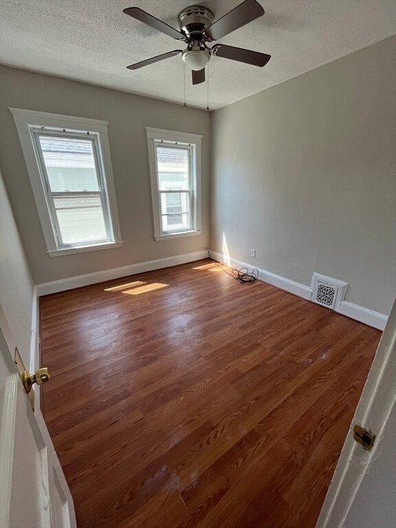 Foto principal - 39 Granite Ave