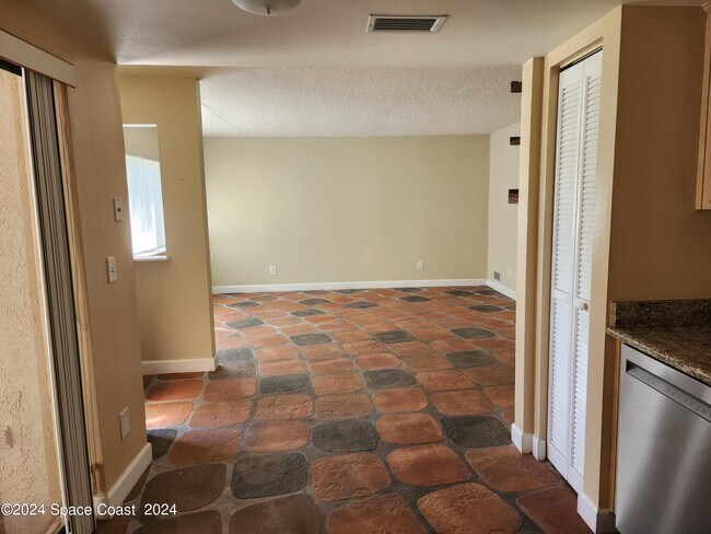 Foto del edificio - 1145 N Shannon Ave