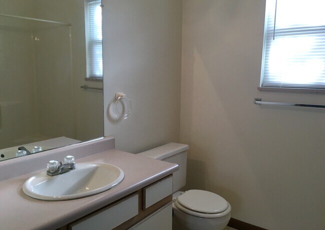 Foto del edificio - 1260 Brittain Rd