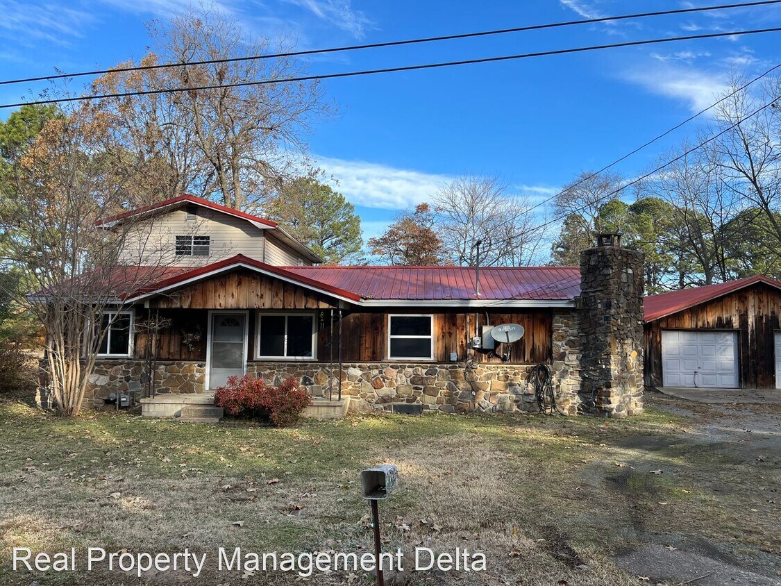 Primary Photo - 4 br, 2 bath House - 116 West Nipper St.