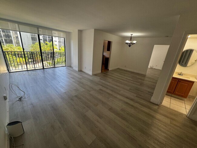 Foto del edificio - 17011 N Bay Rd