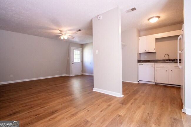 Foto del edificio - 207 Rustwood Dr
