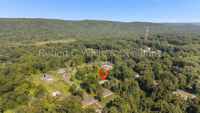 Foto del edificio - 851 Ward Ln