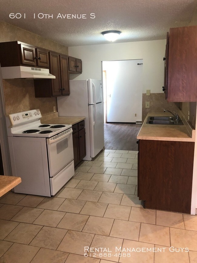 Building Photo - Very Nice 3 Bedroom Duplex on Quiet Street