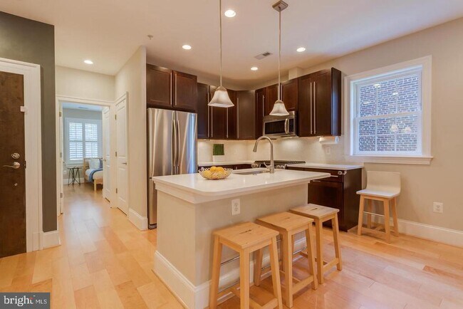 Foto del edificio - 3937 Davis Pl NW
