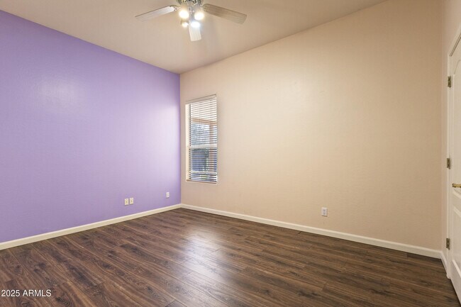 Building Photo - 1313 W Straford Ave