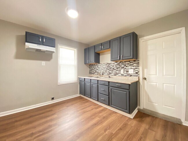 Foto del edificio - Adams House " 50% OFF 1 MONTH FREE RENT --...